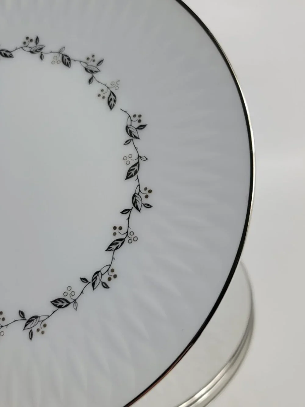 FOUR Sango Carillon Salad Plates White Gold Berries Platinum Leaves 8 Inch